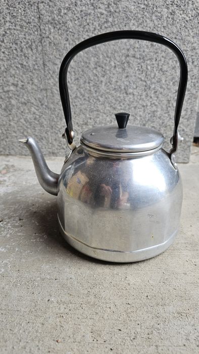 Стари социалистически уреди и съдове