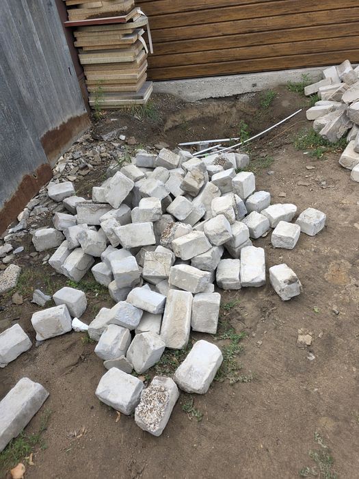 Продам   кирпич.