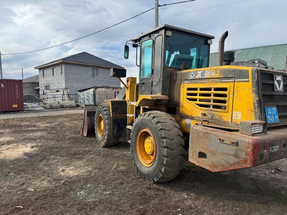 Продам погрузчик 2 куб 2011