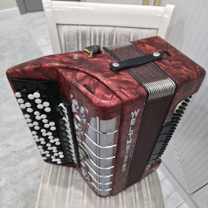 Баян Weltmeister Grandina