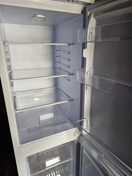 Продам холодильник с гарантией