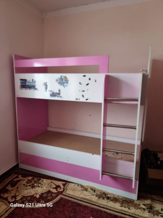 Bolalar yotoq divani