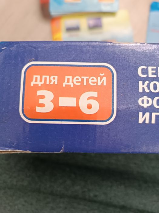 Детская развивающая игрушка-компьютер