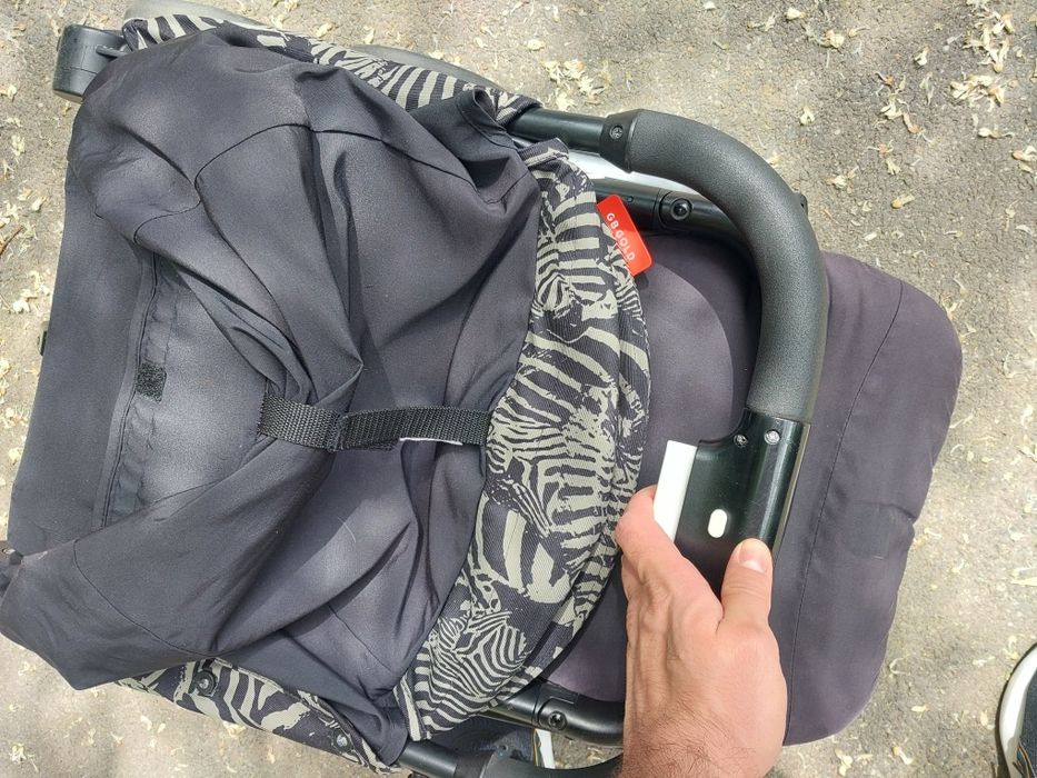 Carucior Pliabil Gb Qbit+ All TerraIn - Negru