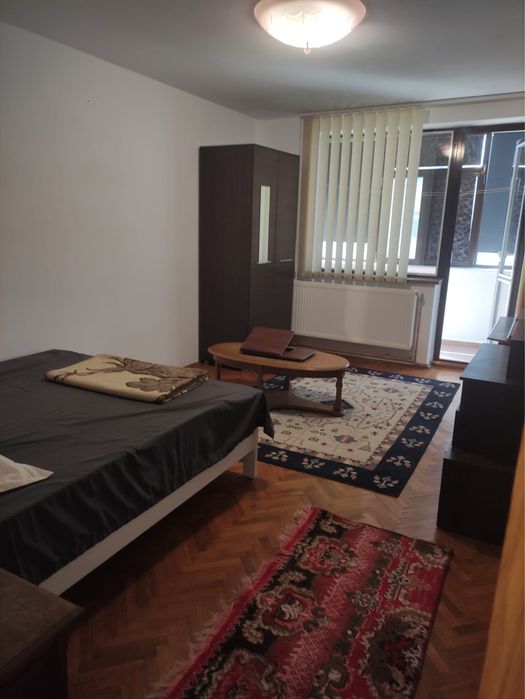 Închiriez apartament Piața Centrală