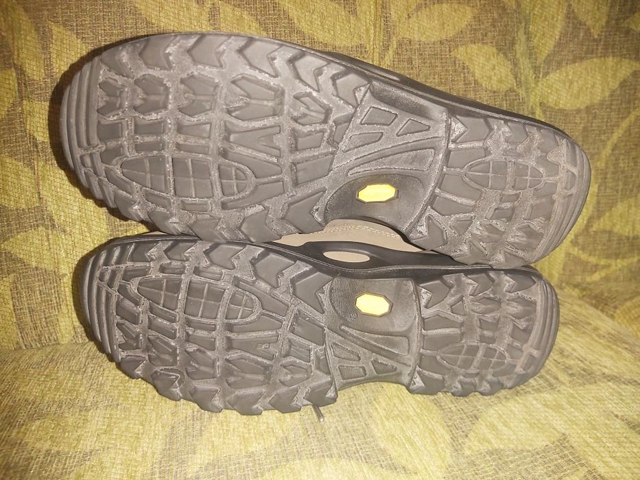 Туристически дамски обувки Lowa GTX