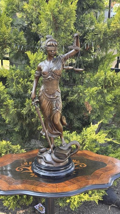 Statueta justitia - bronz masiv, semnata, de dimensiuni mari
