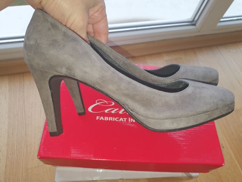 Pantofi piele marimea 39, 2 perechi 75 lei