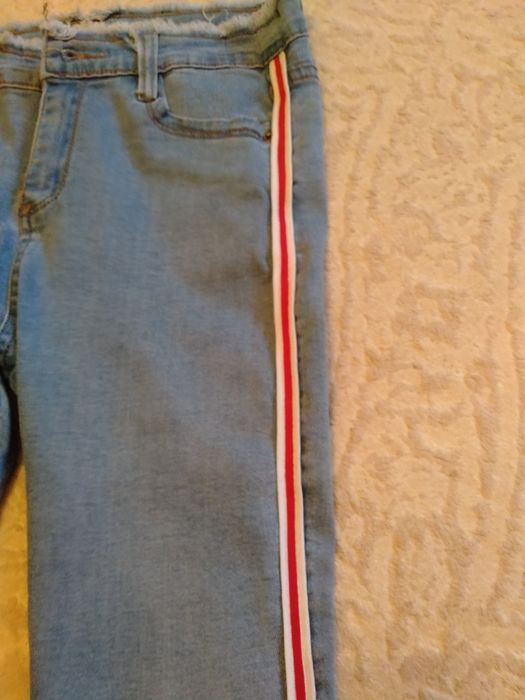 Продам джинсы для девочек
