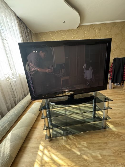 Телевизор LG 107диогонали