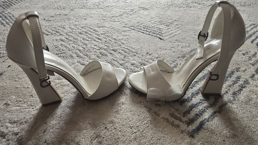 Продам новые босоножки..