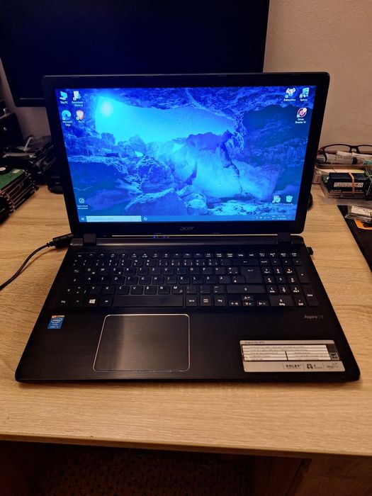 Laptop Acer Aspire V5-573, i5-4200U, 8 GB,  ssd 256 GB,  bateria ok,  15.6 "