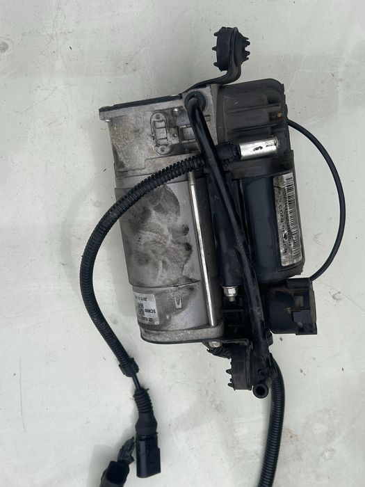 Компресор за окачването на Ауди А8 Д3