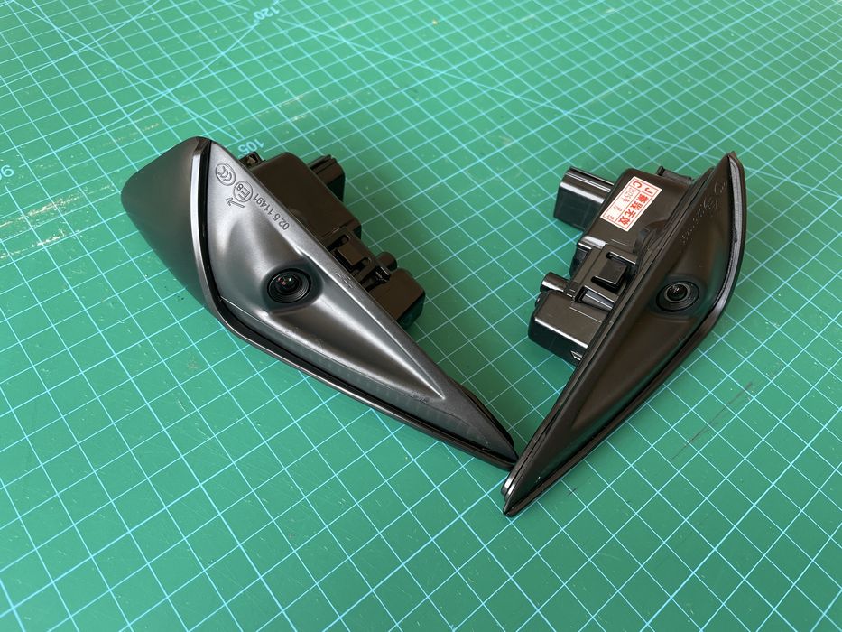 Тесла модел У камера