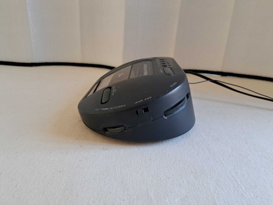 Немски дигитален часовник с радио.