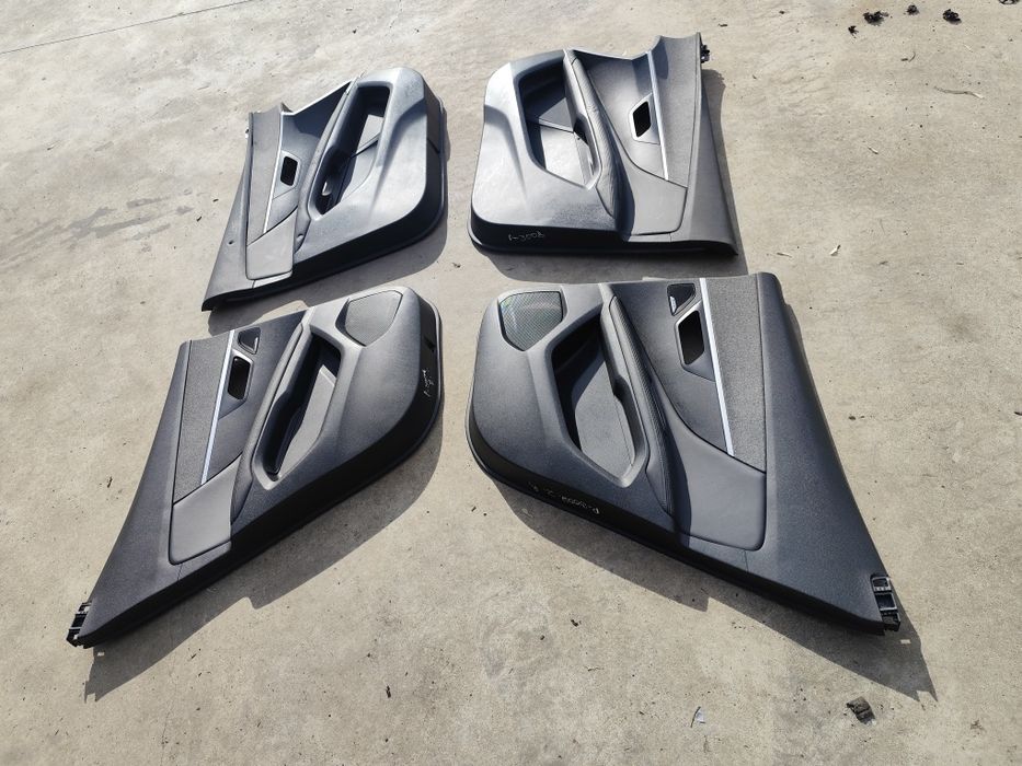 Салон със кори за Р 3008. 2019 година се продават комплект