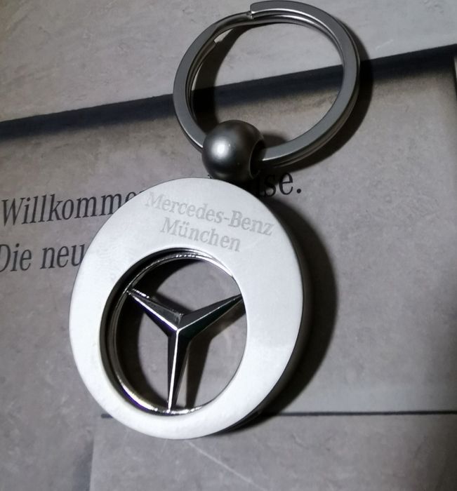 Vand breloc metalic mercedes nou