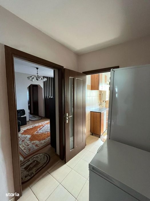 Apartament cu 3 camere, etaj 4, VASLUI zona CENTRU;