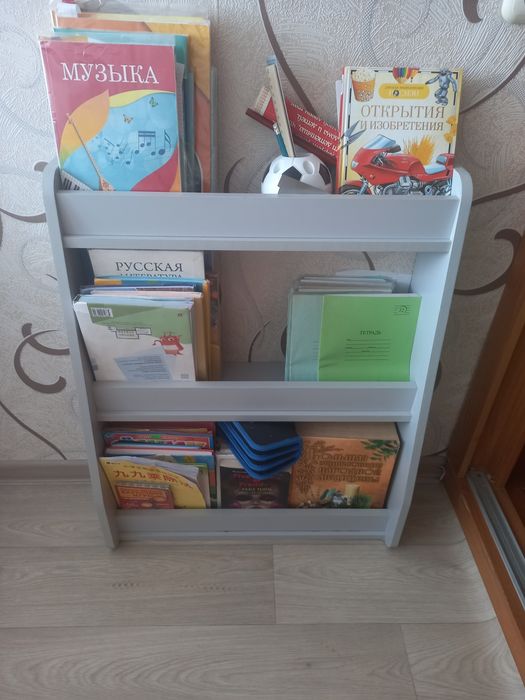 Продам полочку для книг