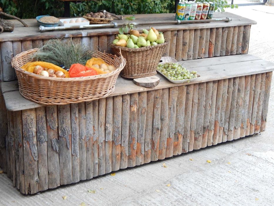 Зеленчукова сергия , маса за продажба на зеленчуци и плодове.