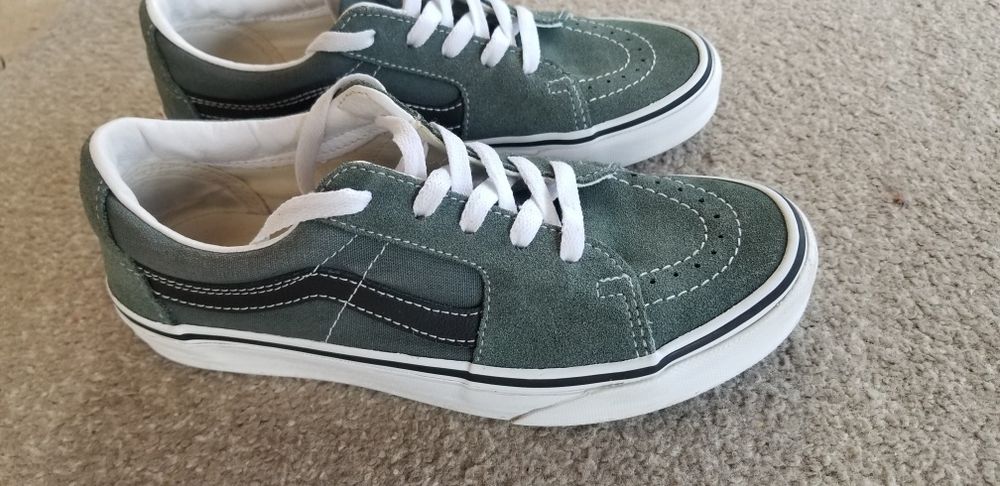 Vans снисърси , кожени.