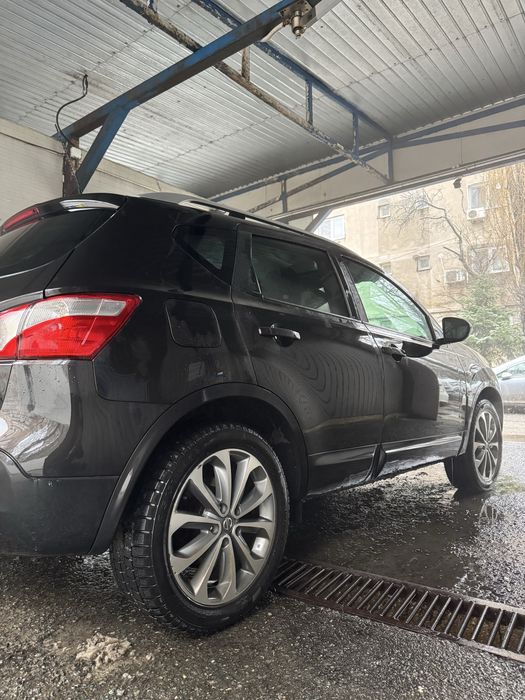 Nissan Qashqai 2.0 Diesel Automat 4x4 Tekna BOSE – 2011
