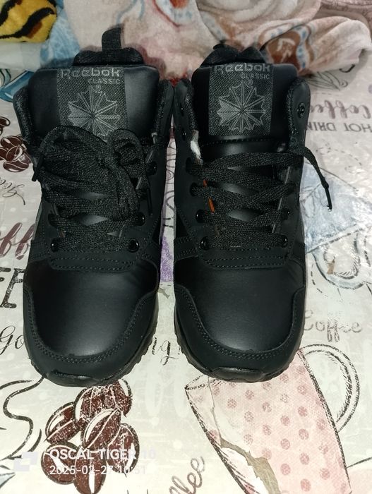 Продам кросовки утеплённые весна осень