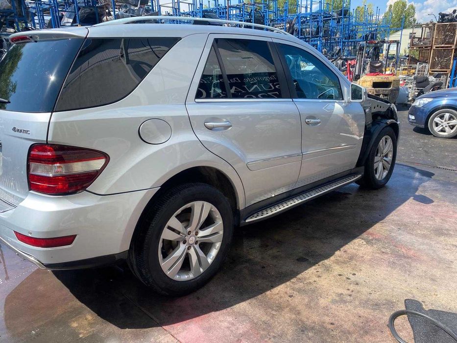 Dezmembrez mercedes ML w164 facelift/ml 350 cdi euro 5/bara ml/far ml/