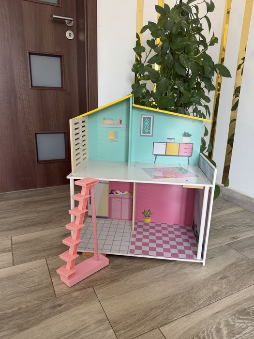 Casuta de papusi Playtive cu mobilier si terasa mobila, 59x66x30 cm