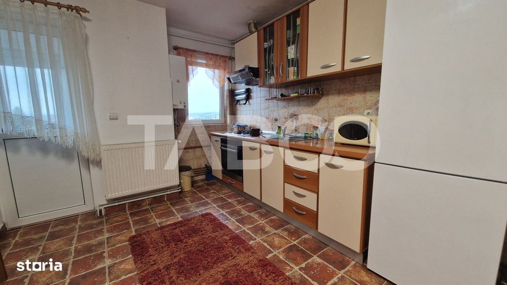 Apartament de inchiriat cu 3 camere balcon la mansarda Vasile Aaron — fotografia 1