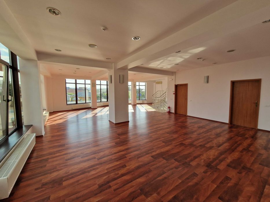 De închiriat spațiu 270 mp