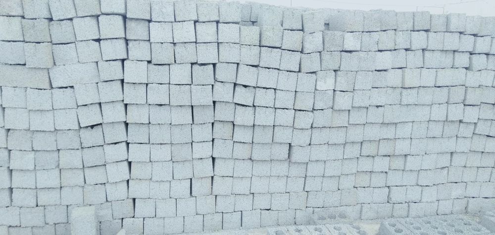 Шлакоблок качественно прессованный