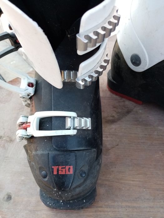 Спорт книги хоби. Ски обувки.