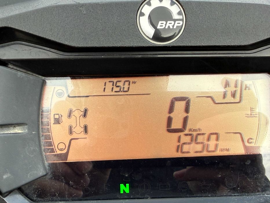 Vand/schimb cu auto Can Am Outlander 1000 R