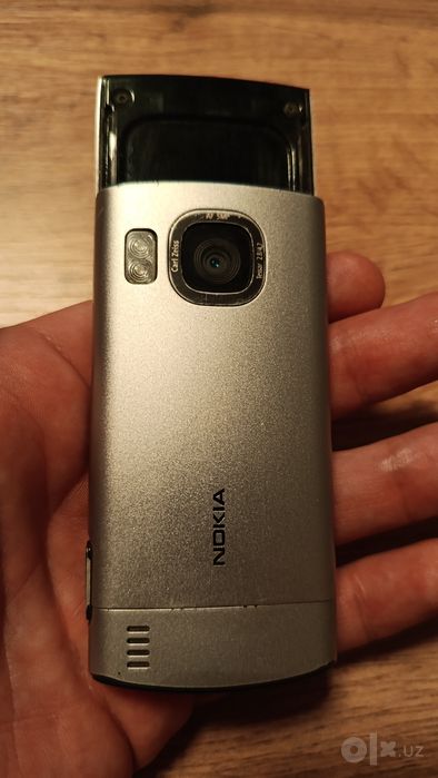 Продам сотовый телефон Nokia 6700slide