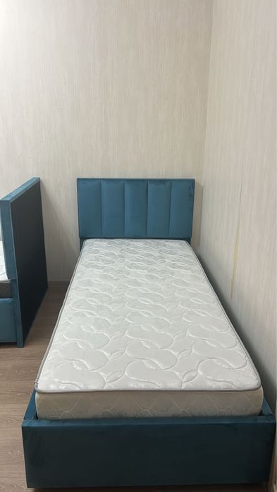 Односпальная кровать + матрасом