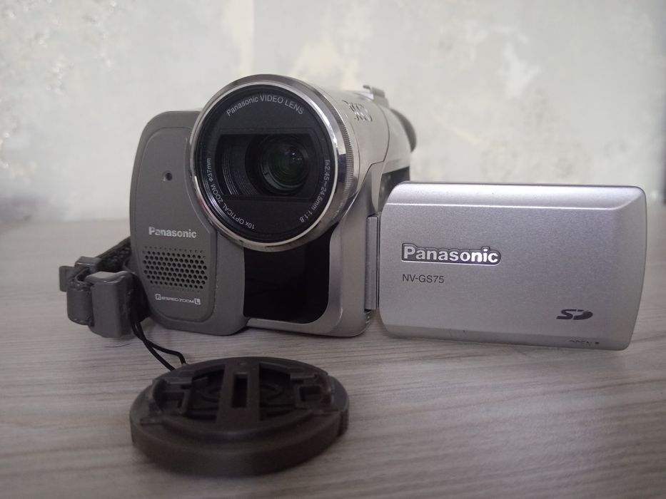 Видеокамера Panasonic NV-GS75