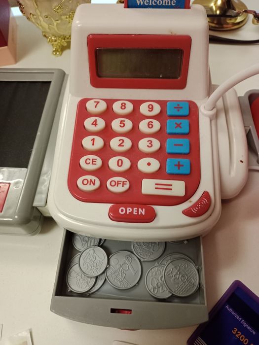 Продам игрушечную кассу