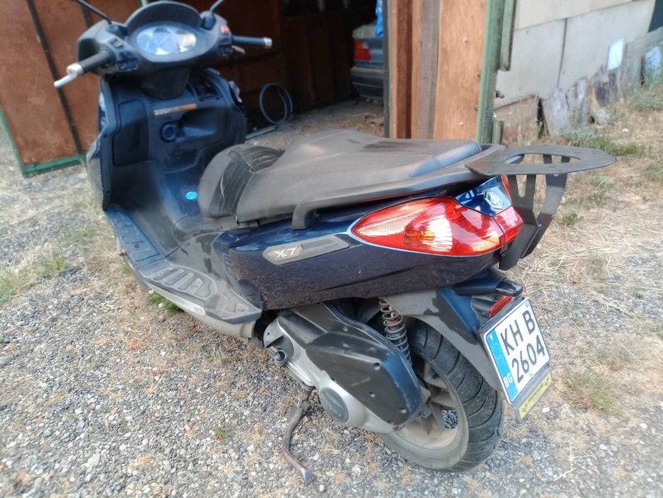 Скутер Piaggio X7