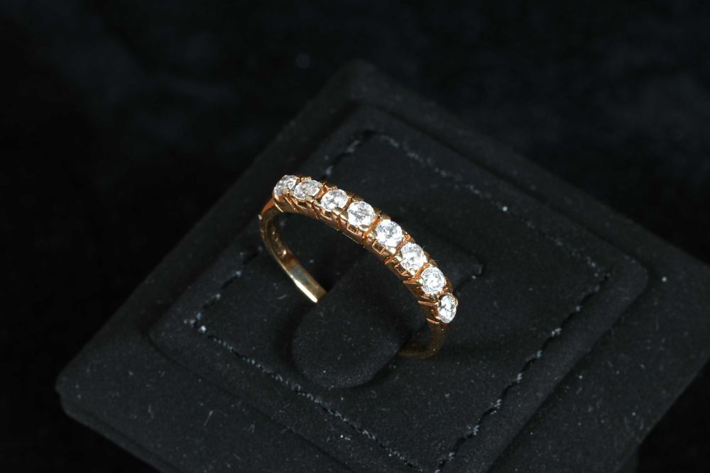 Златен Пръстен Халка 750 ( 18к) с Цирконий 2.92 грама Размер 59