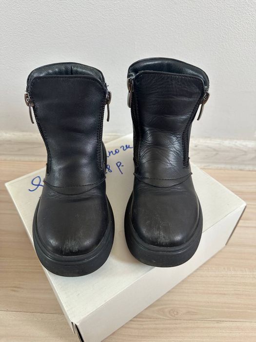 Кожаные сапожки на девочку