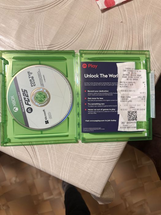 ПРОДАВАМ! FC25 за xbox Series X и ONE