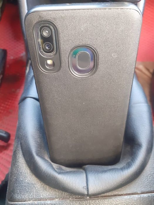 Продам А40 самсунг