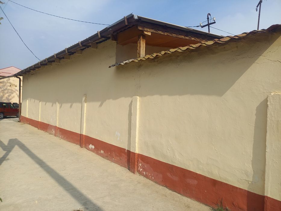 Vodilda xovli joy sotiladi.(jami8.5 sotix 6 s. turar 2.5 s. noturar)