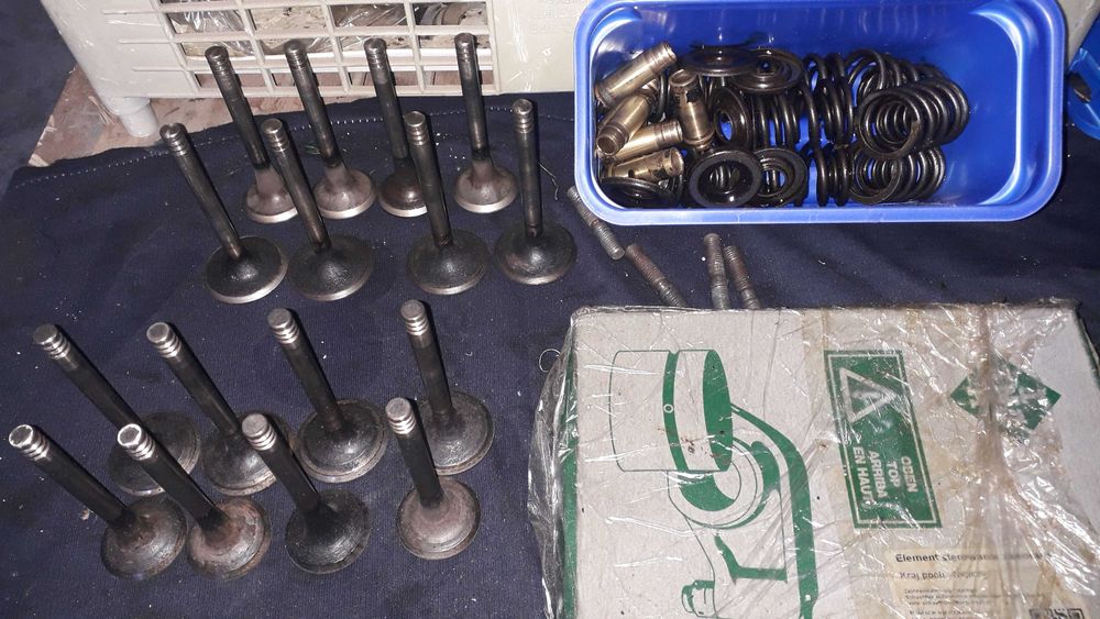 Части ,  ауди 80 - В4 , клапъни, 2бр разпр .вала и други нови части