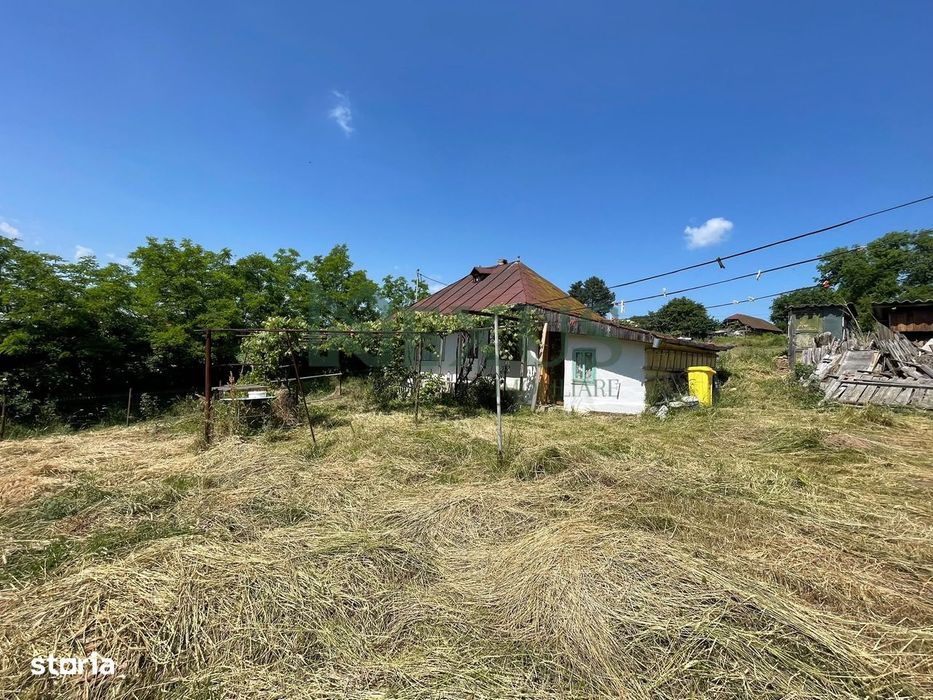 Casă bătrânească cu teren de 3.200 mp în Hertioana de Jos, jud.Bacău