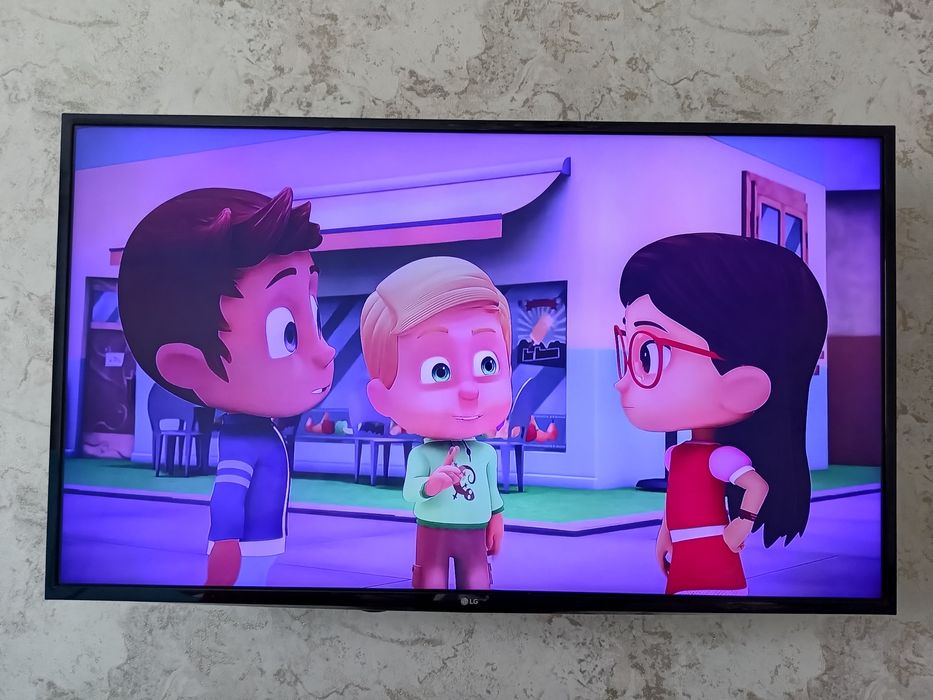 Телевизор LG с пультом