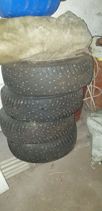 Продам зимние колеса 215×65r16