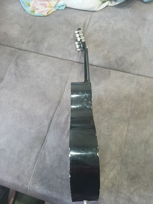 Продам акустическую гитару