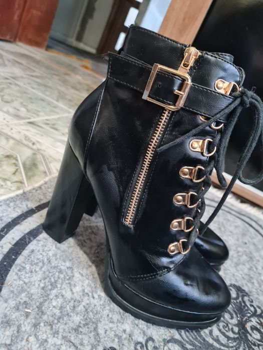 Дамски кожени черни боти